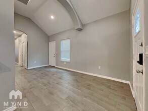 16649 E Hammon in Montgomery, TX - Foto de edificio - Building Photo