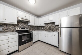 4025 Oak Ridge Dr in Winston-Salem, NC - Building Photo - Building Photo