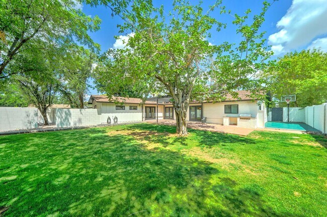 property at 4331 E Avalon Dr