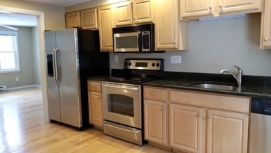 66 Haskell St, Unit #4 in Westborough, MA - Foto de edificio - Building Photo