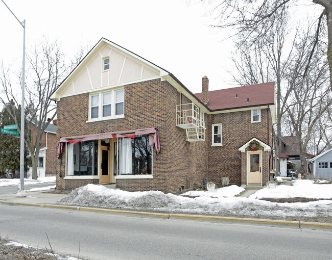 2904 Milwaukee St in Madison, WI - Foto de edificio - Building Photo