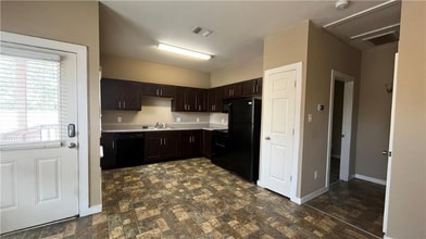 204 E Buck St in Caldwell, TX - Building Photo - Building Photo