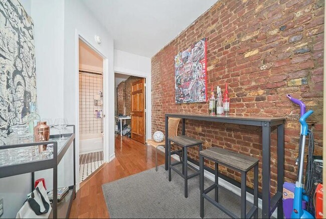 335 W 43rd St in New York, NY - Building Photo - Building Photo