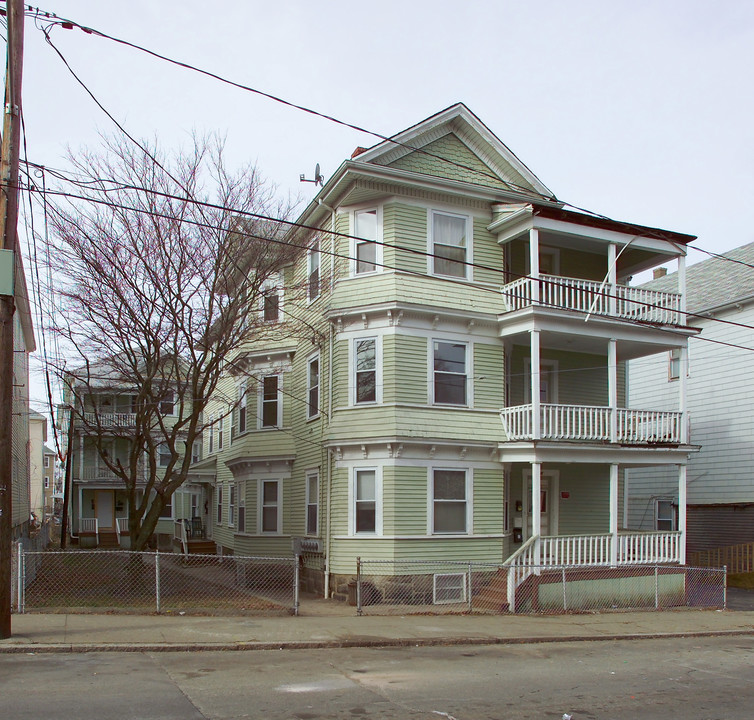 247-251 Fountain St in Fall River, MA - Building Photo