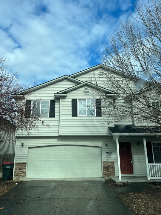 962 N Gray Cloud Way in Meridian, ID - Building Photo