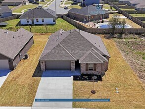 402 W Cattleman Ln in Siloam Springs, AR - Building Photo - Building Photo