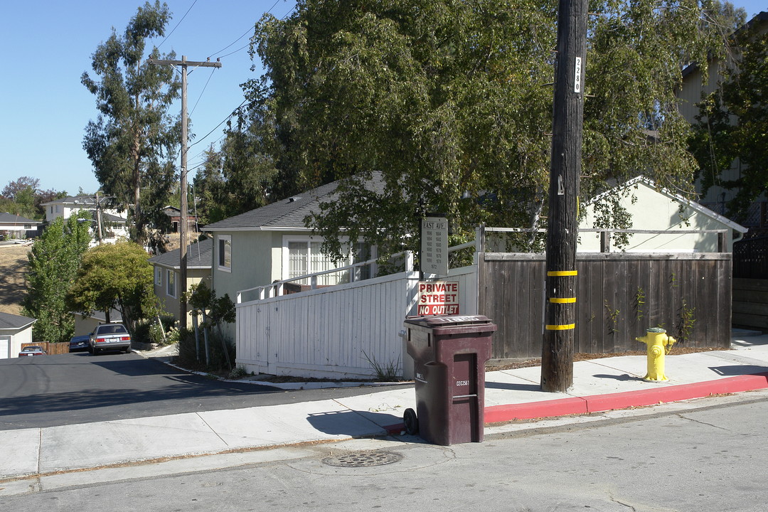 1672-1696 East Ave in Hayward, CA - Building Photo