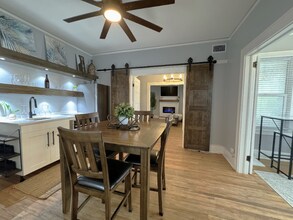 1051 7th Ave N in St. Petersburg, FL - Foto de edificio - Building Photo