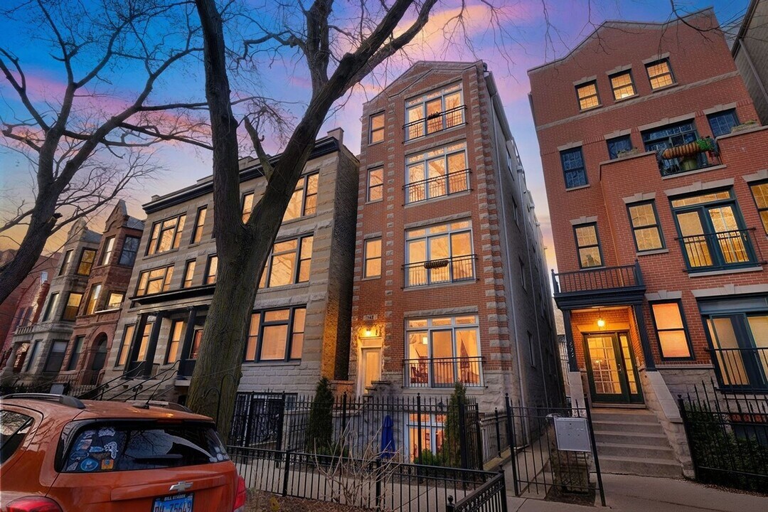 724 W Briar Pl in Chicago, IL - Foto de edificio