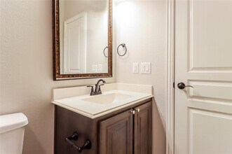 9013 Conroe Dr in Lantana, TX - Building Photo - Building Photo