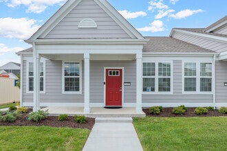 French District Villas in St. Charles, MO - Foto de edificio - Building Photo
