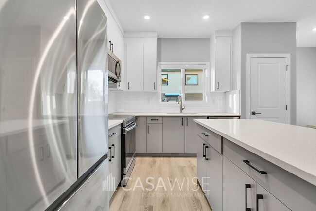 10248-10157 157 St NW in Edmonton, AB - Building Photo - Building Photo