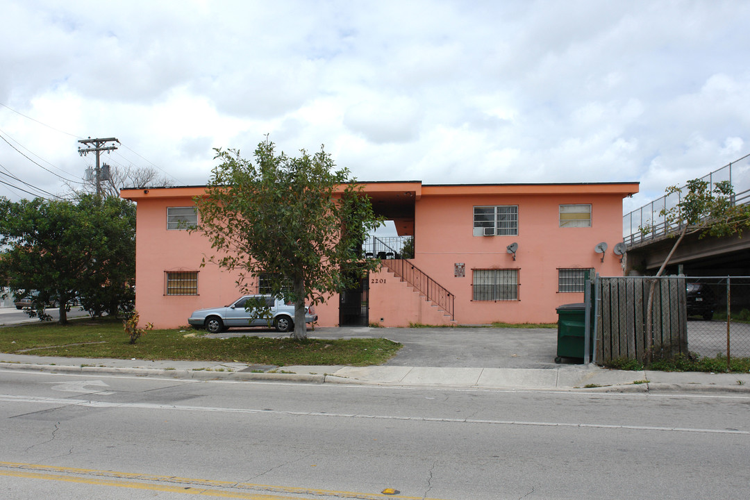 2201 NW North River Dr in Miami, FL - Building Photo