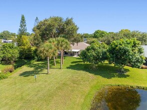 424 Brown Ave in Melbourne, FL - Foto de edificio - Building Photo