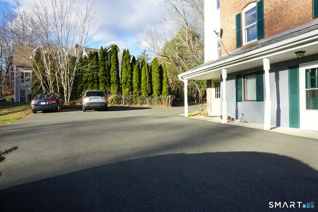 251 Main St in Middlefield, CT - Building Photo - Building Photo