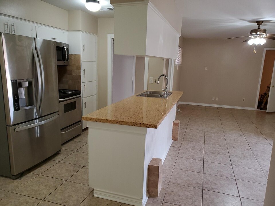 5739 Schevers St in Houston, TX - Building Photo