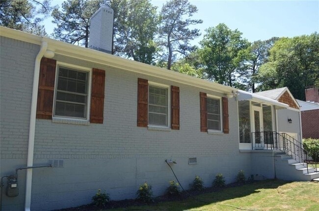 2381 Eastway Rd in Decatur, GA - Building Photo - Building Photo