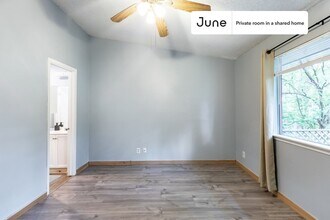 Room in Shared 3 bed/1.5 bath home in Austin, TX - Building Photo - Building Photo