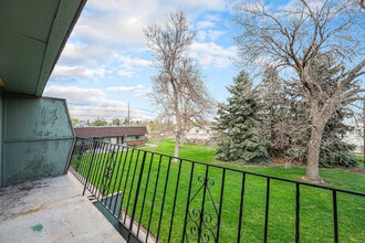 8870 W Jewell Ave in Lakewood, CO - Building Photo - Building Photo