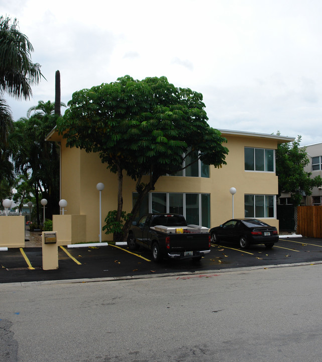 5 Isle Of Venice Dr in Fort Lauderdale, FL - Building Photo