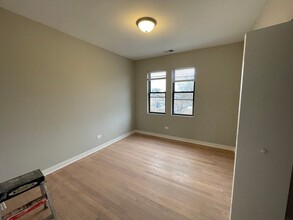 3225 W Catalpa Ave, Unit 2 in Chicago, IL - Building Photo - Building Photo