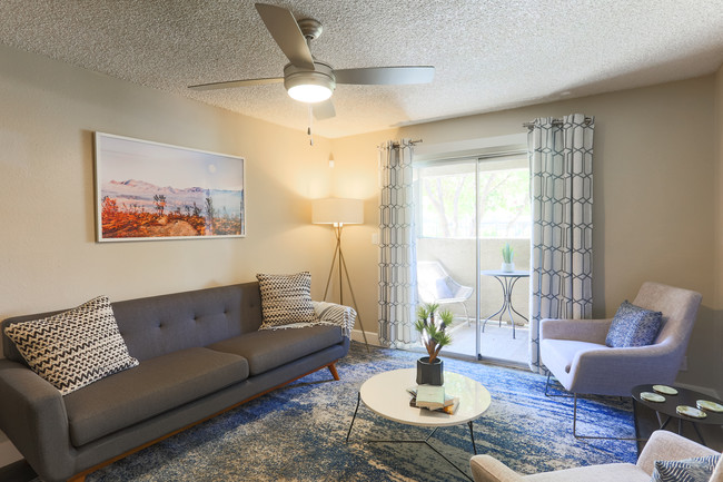 Latitude Apartment Homes and Casitas in Phoenix, AZ - Building Photo - Interior Photo