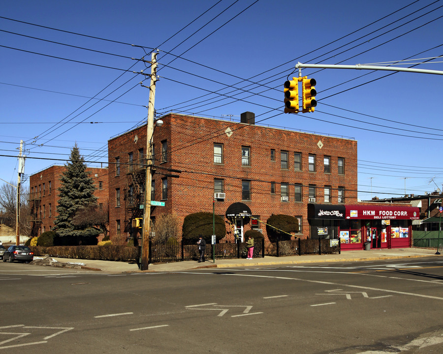 2700 Wilson Ave in Bronx, NY - Building Photo