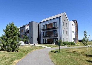 West Village at Four Points in Bozeman, MT - Foto de edificio - Building Photo