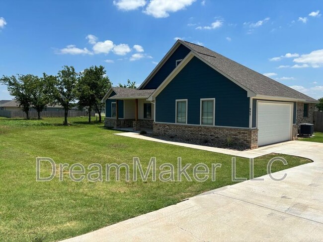 992 Flowers Dr in Washington, OK - Building Photo - Building Photo