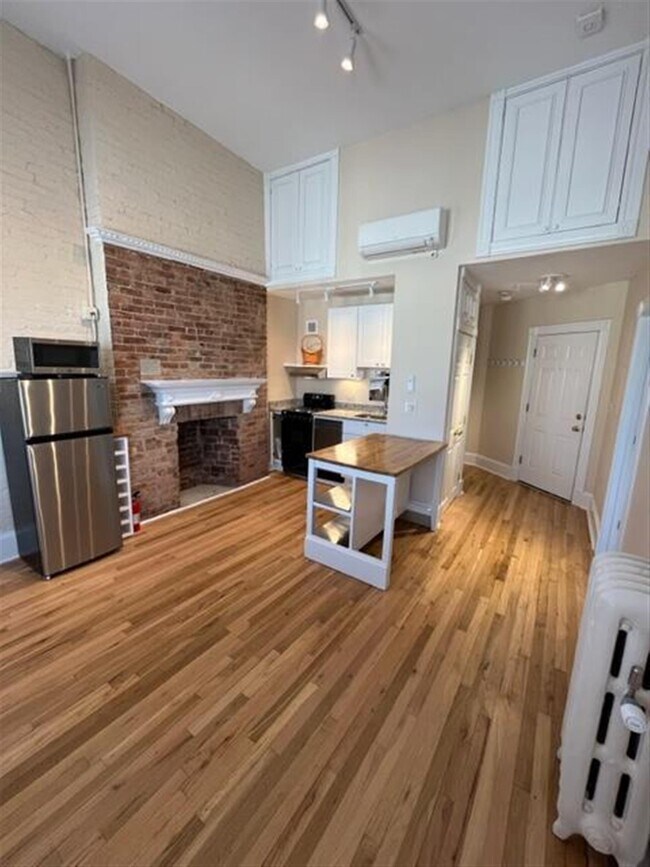 878 Massachusetts Ave, Unit 6 in Cambridge, MA - Building Photo - Building Photo