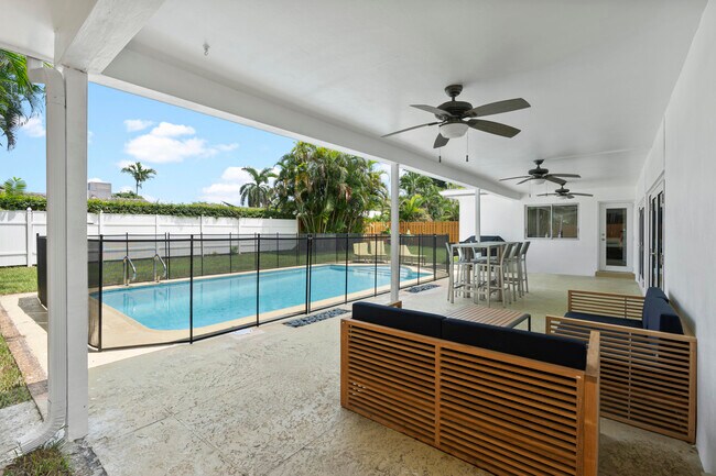 3721 N 55th Ave in Hollywood, FL - Building Photo - Building Photo