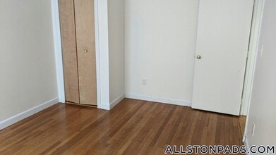 1131 Commonwealth Ave, Unit 5 in Boston, MA - Foto de edificio - Building Photo