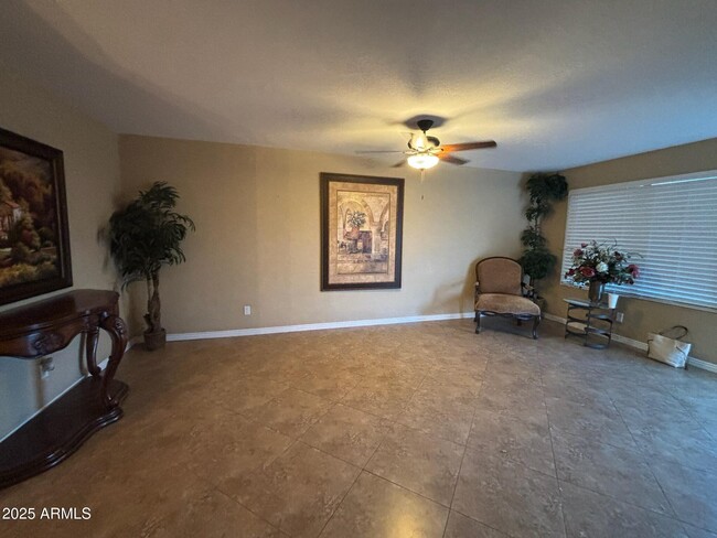 9661 W Vogel Ave in Peoria, AZ - Foto de edificio - Building Photo