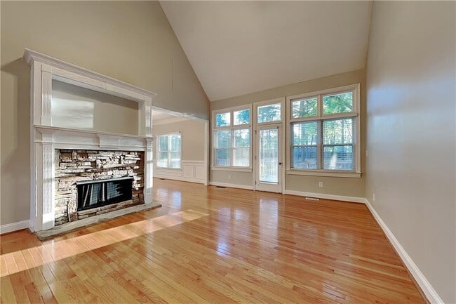 4020 Hogans Mill Ln in Loganville, GA - Building Photo - Building Photo