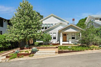 906 Maufrais St in Austin, TX - Building Photo - Building Photo