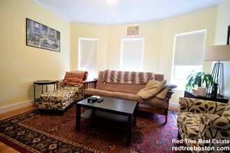 25 Oak Square Ave, Unit 1 in Boston, MA - Foto de edificio - Building Photo