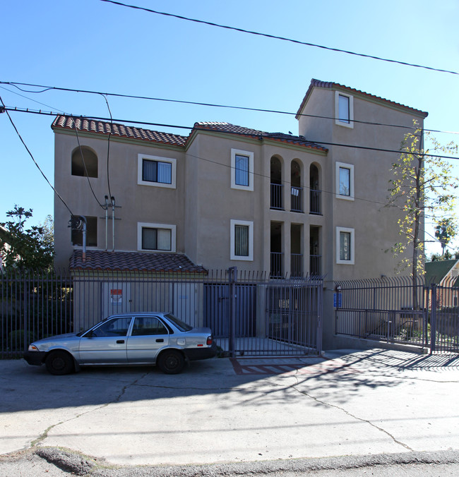 4733 Woodside Dr in Los Angeles, CA - Foto de edificio - Building Photo