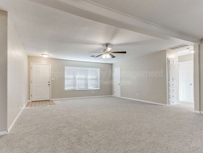 921 Harrison St in Harrah, OK - Building Photo - Building Photo