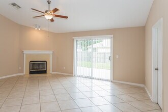 8137 Leafcrest Dr in Jacksonville, FL - Building Photo - Building Photo