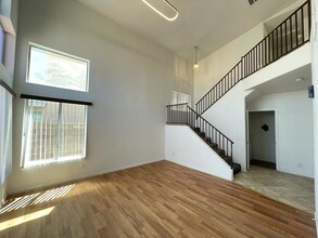 5730 Coleridge Way in Las Vegas, NV - Building Photo - Building Photo