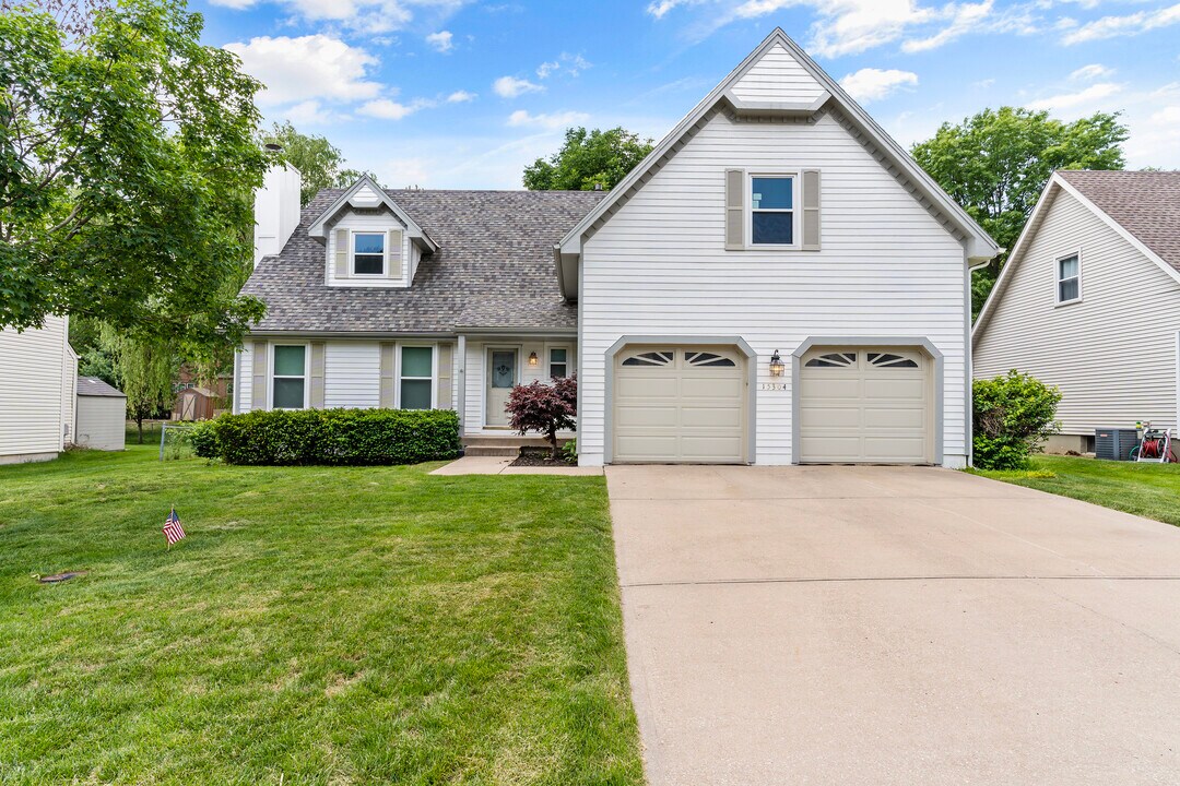15304 Foster in Overland Park, KS - Building Photo
