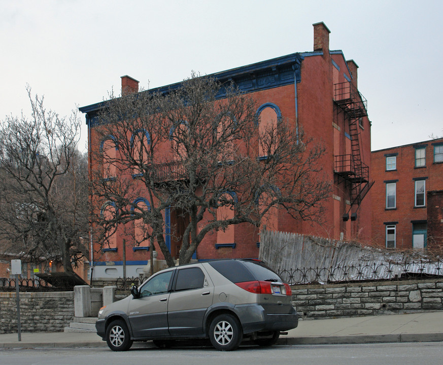 18 Mulberry St in Cincinnati, OH - Building Photo