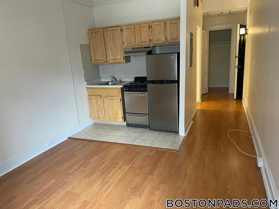 62 Boylston St in Boston, MA - Building Photo