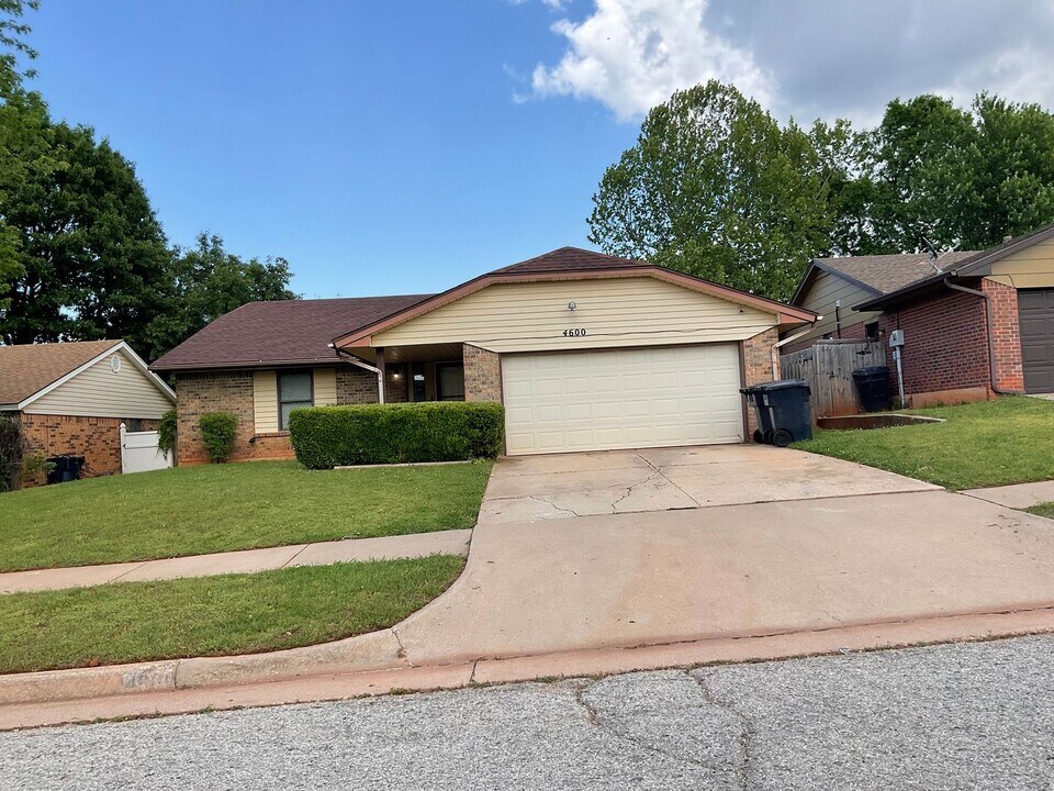 4600 Clendon Way in Oklahoma City, OK - Foto de edificio