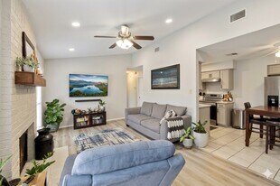 2107 Courtney St in Austin, TX - Building Photo