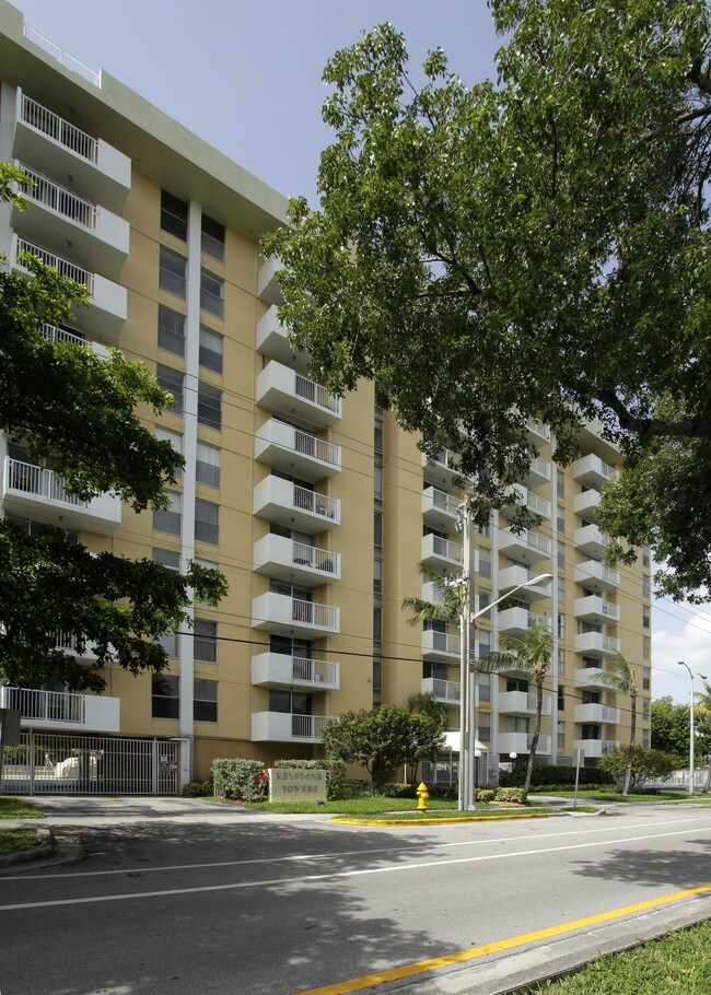 Keystone Towers in North Miami, FL - Foto de edificio - Building Photo