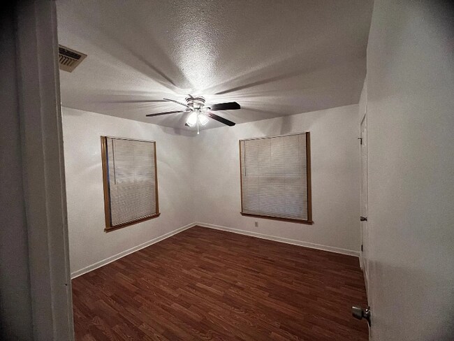 163 Cornish Ave in San Antonio, TX - Foto de edificio - Building Photo