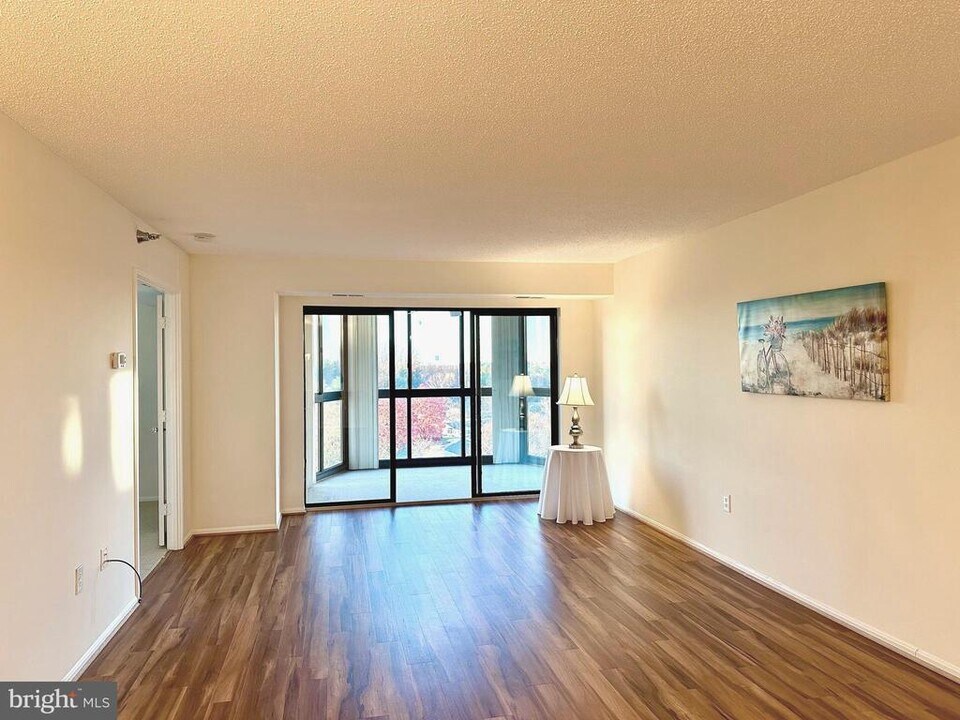 3310 N Leisure World Blvd in Silver Spring, MD - Building Photo