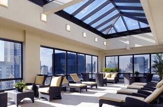 333 E Wacker Dr, Unit 17 in Chicago, IL - Foto de edificio - Building Photo