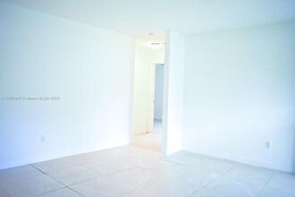 2265 NW 98th St in Miami, FL - Building Photo - Building Photo